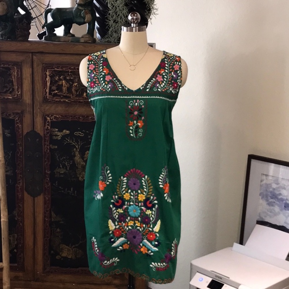 Erica Maree Green Embroidered Dress w/Pockets - L - NWT
